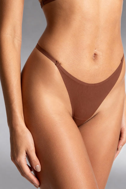 Gleam Mocha String